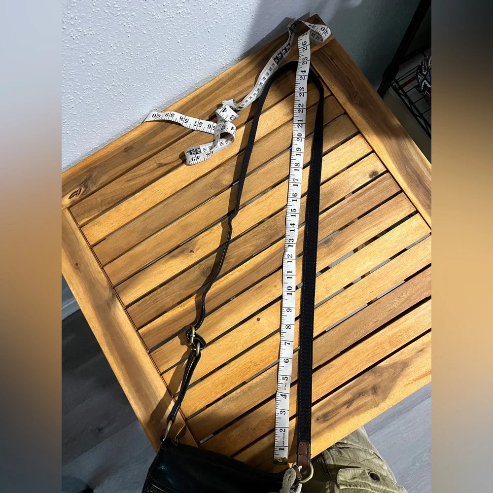 🖤FOSSIL leather crossbody bag black with brass hardware 🖤 - Picture 15 of 16